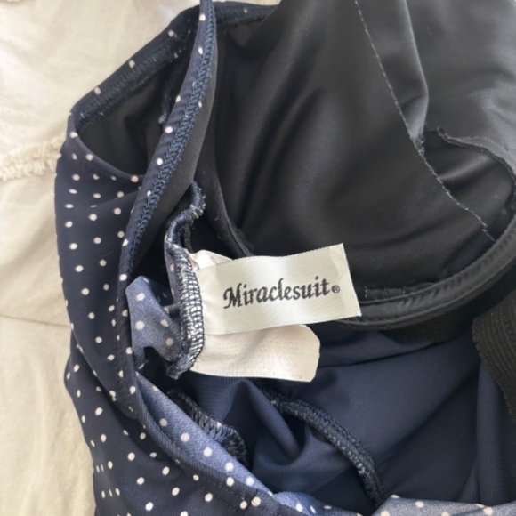 Miraclesuit One Piece Underwire Bathing Suit - Picture 4 of 4